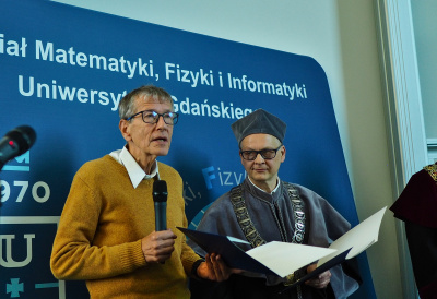 Prof. Marek Żukowski with prof. Piotr Bojarski during the inauguration of the 2022/2023 academic year at the Faculty of Mathematics, Physics and Computer Science.
