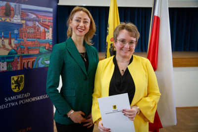 Od lewej: Członkini Zarządu Województwa Pomorskiego Agnieszka Kapała-Sokalska, prof. dr hab. Małgorzata Lipowska