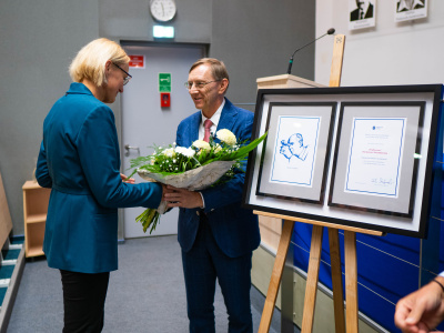 Katedra i wręczenie kwiatów