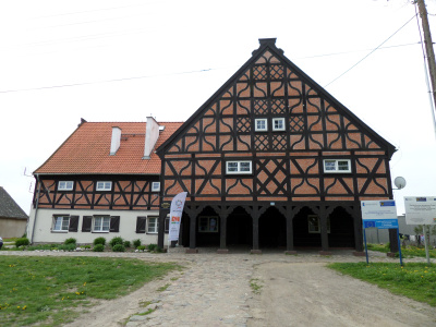 Dom podcieniowy w Miłocinie