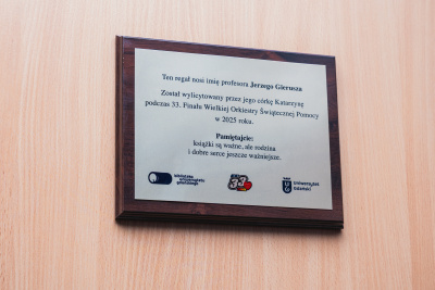 Zdjęcie do aukcji 25. Imienny regał WOŚP w Bibliotece UG