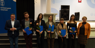 Laureaci nagrody Włączam płeć do badań w towarzystwie Prorektora ds. Badań Naukowych, prof. W. Laskowskiego, oraz Rzeczniczka ds. równego traktowania i przeciwdziałania mobbingowi Uniwersytetu Gdańskiego