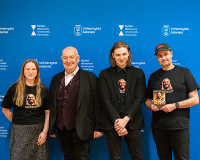 Marek Brodzki z gośćmi na ściance UG