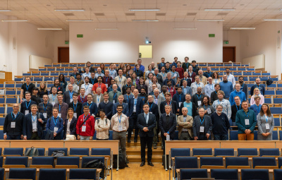 zdjęcie grupowe uczestników konferencji