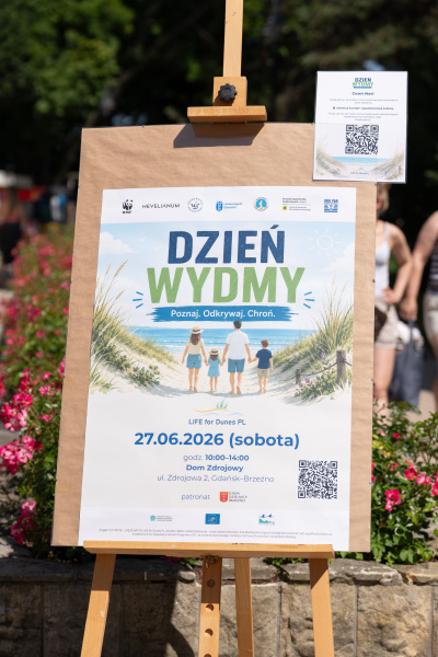 Plakat z napisem Dzień Wydmy