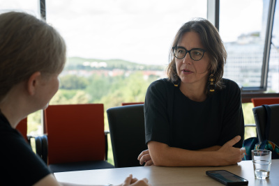 z dr hab. Joanna Różycka-Tran, prof. UG podczas rozmowy, fot. B. Jętczak