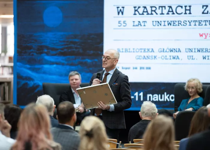 Ilustracja: ‘Written on the Records. 55 Years of the University of Gdańsk’ - report from the exhibition opening