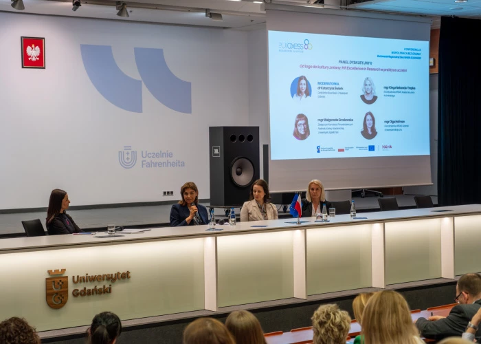 Ilustracja: March with HR Excellence in Research at the University of Gdańsk