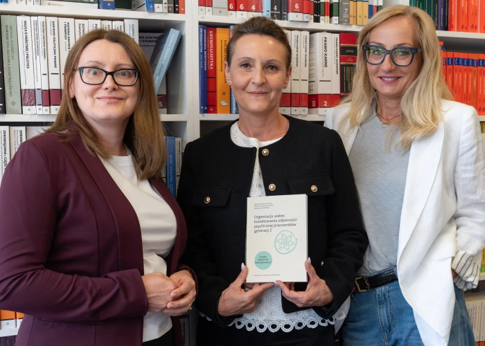 Autorki książki „Organizacja wobec kształtowania odporności psychicznej pracowników generacji Z” - od lewej: dr Dorota Godlewska-Werner, dr Aleksandra Peplińska, dr Agata Borowską-Pietrzak