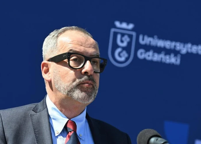 Podwójny rocznik szturmuje uczelnie. Rektor prof. Piotr Stepnowski dla Polskiej Agencji Prasowej: Nie możemy przyjmować studentów bez końca
