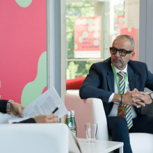 Konferencja "Pomorze mówi przyszłość" w Centrum Nauki Eksperyment, rektor UG podczas panelu, fot. B. Jętczak