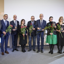 Wręczenie pamiątkowych statuetek władzom uczelni, miasta oraz rodzinie Pana Prezydenta Adamowicza
