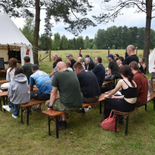 Fot. 25 - Festiwal Wykopaliska w Rekowie 2025, prelekcja dr Bartłomieja Rogalskiego z Muzeum Narodowego w Szczecinie