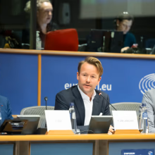 Prof. Koncewicz podczas panelu