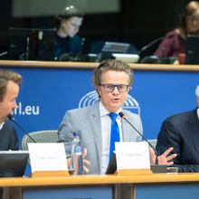 Prof. Koncewicz podczas panelu