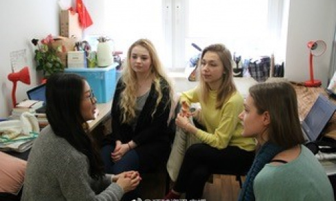 Studenci UG razem ze studentami chińskimi na UG. Zajęcia przed pandemią