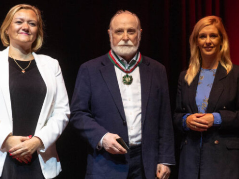 Stefan Chwin otrzymał Złoty Medal "Zasłużony Kulturze Gloria Artis" (Fot. Europejskie Centrum Solidarności)