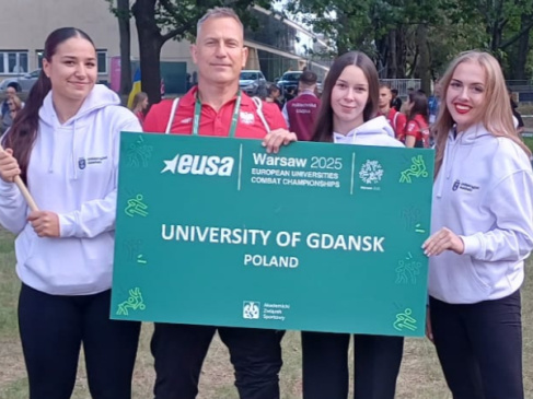 Studentki UG z trenerem podczas Akademickich Mistrzostw Europy w sportach walki - Warszawa, 21-25.08.2025