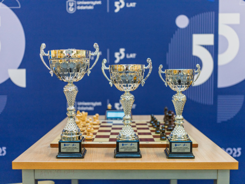 Puchary - turniej szachowy o puchar 55-lecia UG