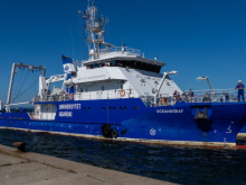 zdjęcie r/v Oceanograf w porcie, fot. Alan Stocki