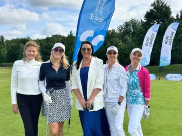Kobiety na polu golfowym
