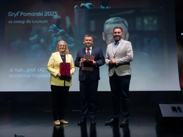 Prof. Waldemar Ossowski podczas wręczenia nagrody "Gryf Pomorski" 9.10.2026