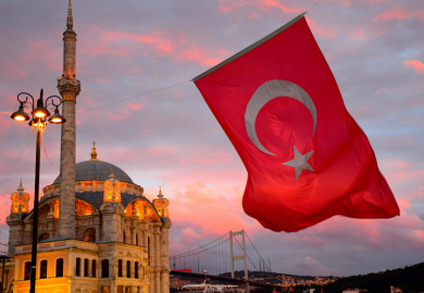Photo by Meg Jerrard on Unsplash Flaga Turcji