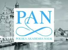 Logo PAN na tle panoramy Gdańska; zdjęcie: Image by Janusz Kreczmański from Pixabay