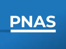 Logo PNAS - Proceedings of the National Academy of Sciences - białe na niebieskim tle