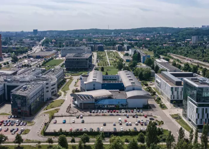 widok całego kampusu Bałtyckiego z drona