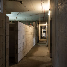 Zdjęcie przedstawia Centrum Sportowe UG w środku, korytarz.