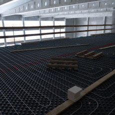 Zdjęcie przedstawia Centrum Sportowe UG w środku, ogrzewanie podłogowe