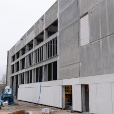 Zdjęcie przedstawia Centrum Sportowe UG z zewnątrz.